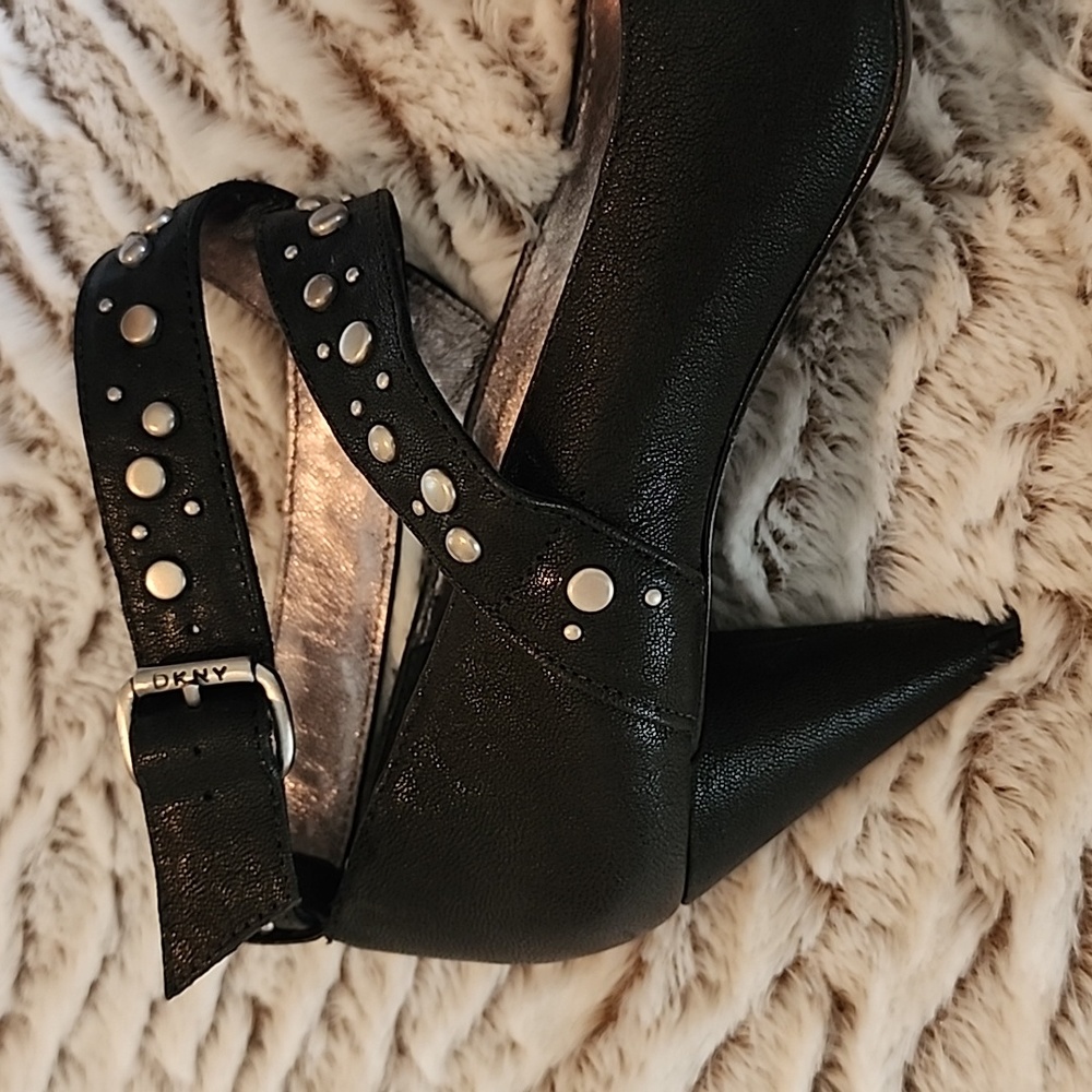 DKNY Laci Embellished Strappy Pump 2.5" heel. Size 5.5 &Dustbag - Picture 3 of 15